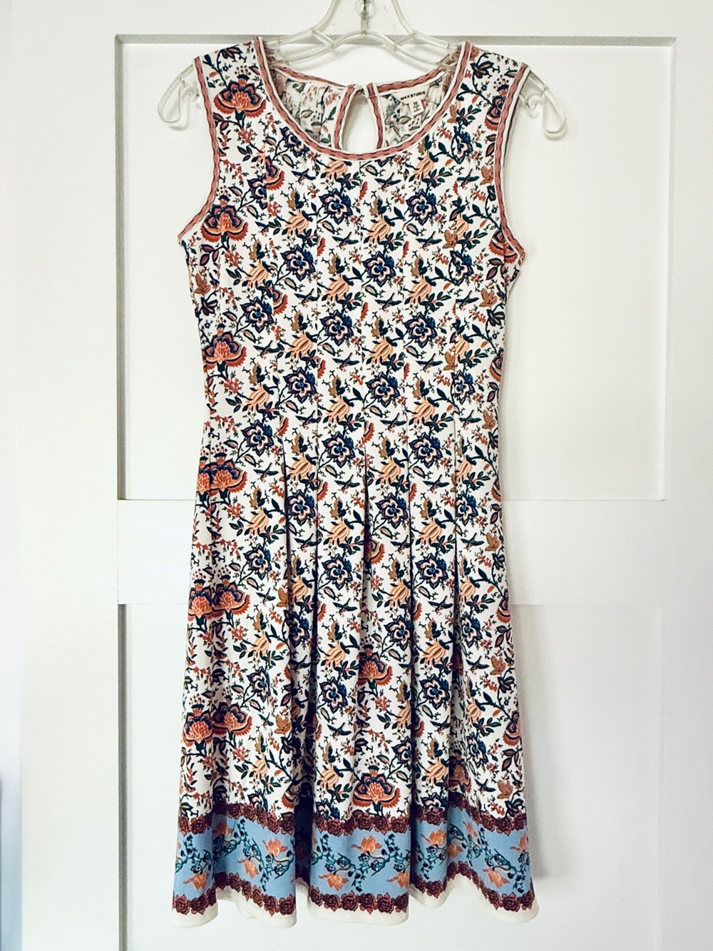 Sleeveless delicate floral design dress; lightweight & super comfortable